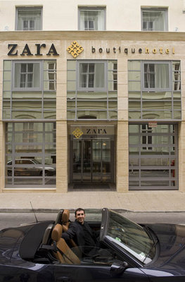 The Boutique Hotel Zara is a small hotel, with 6 floors and 74 rooms, where the hotel's manageable size allows a refinement of detail and personal service.